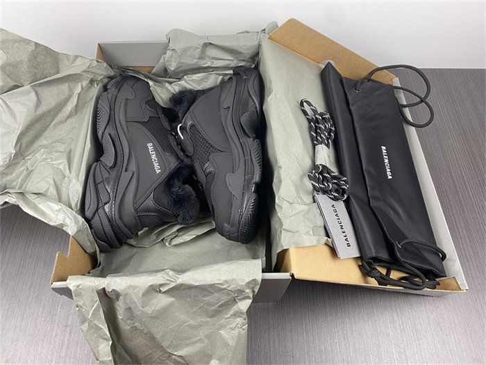 BLCG Triple S Fake Fur Black 668563 W3CQ5 1000