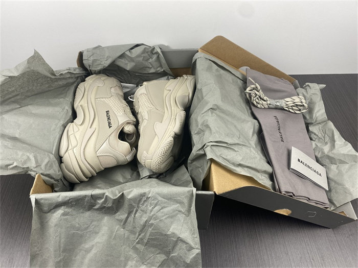 BLCG Triple S Beige 524039 W2FW1 97010