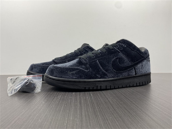 nike dunk low dover street market triple black velvet dh2686-002