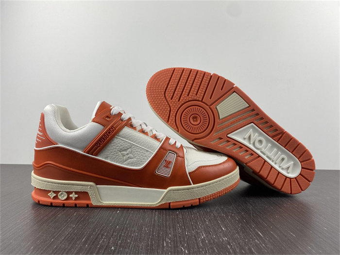 L**V Trainer Orange 1A811N