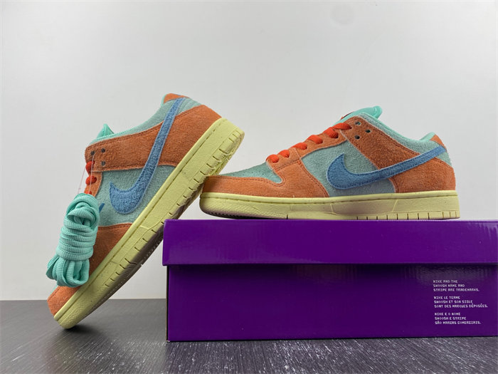 nike sb dunk low orange emerald rise dv5429-800