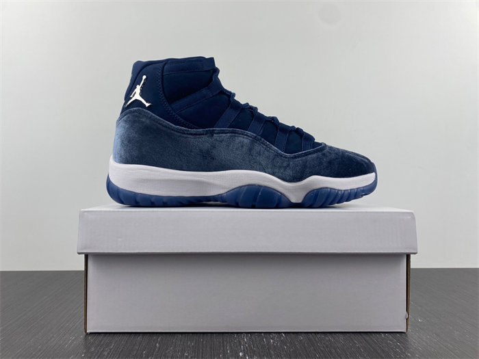 Jordan 11 Retro Midnight Navy AR0715-441