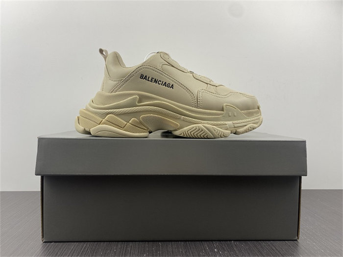 BLCG Triple S Beige 524039 W2FW1 9700