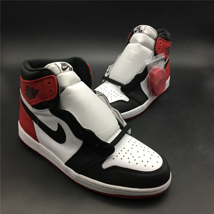 Jordan1 Retro Black Toe 555088-125