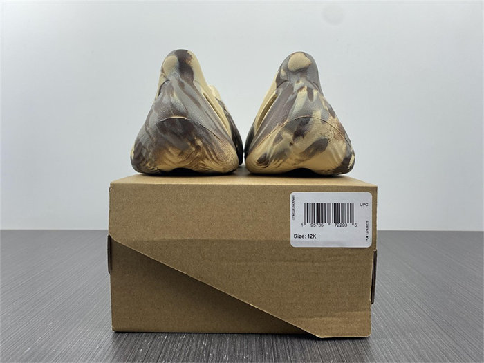 Ad*s yeezy foam rnnr mx cream clay gx8802