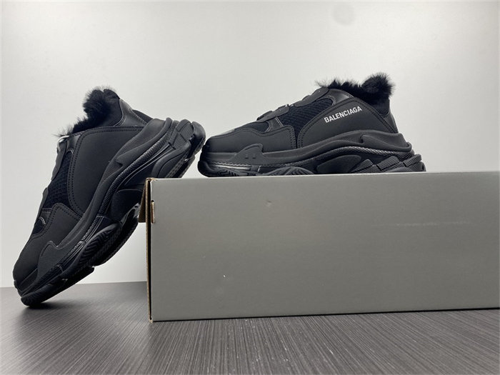 BLCG Triple S Fake Fur Black 668563 W3CQ5 1000