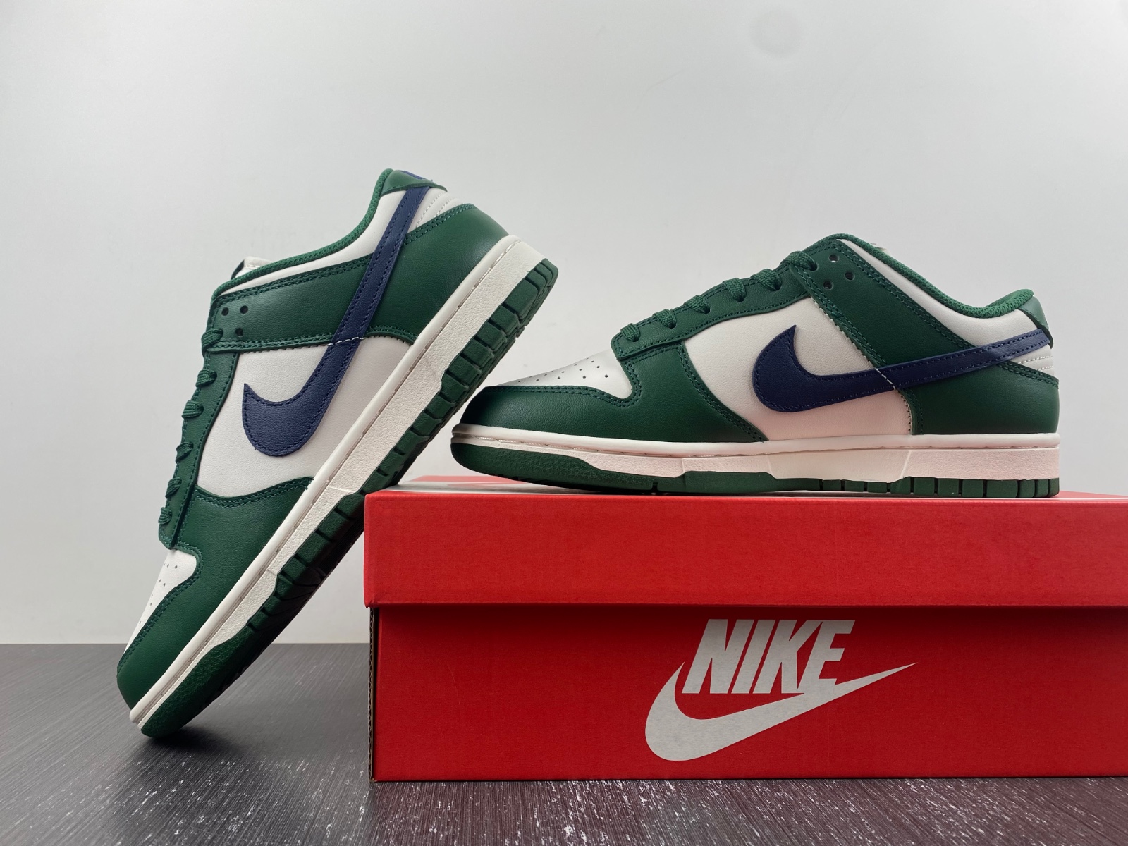 nike dunk low retro gorge green midnight navy dd1503-300