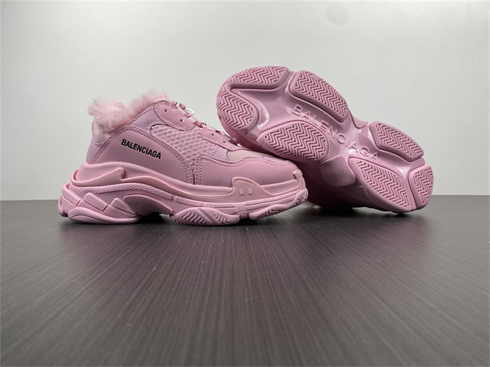 blcg triple s fake fur pink 668562 w3cq5 5000