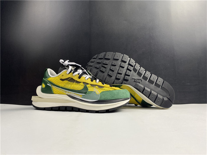 Nike Vaporwaffle sacai Tour Yellow Stadium Green