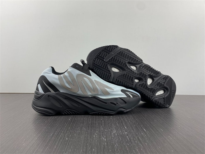 yeezy boost 700 mnvn blue tint gz0711