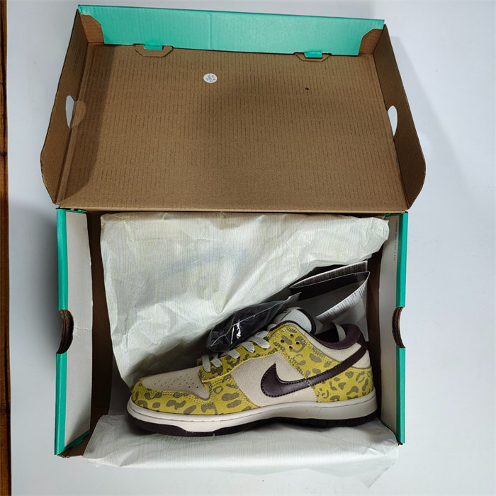 nike dunk low prm “medium curry” dd1390-100