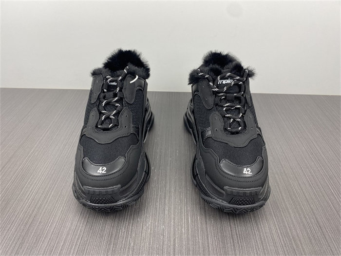 BLCG Triple S Fake Fur Black 668563 W3CQ5 1000