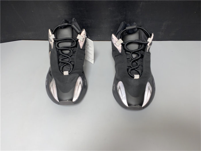 yeezy boost 700 mnvn triple black fv4440