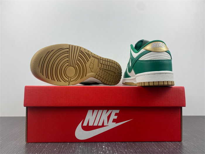 nike dunk low malachite university gold fb7173-131