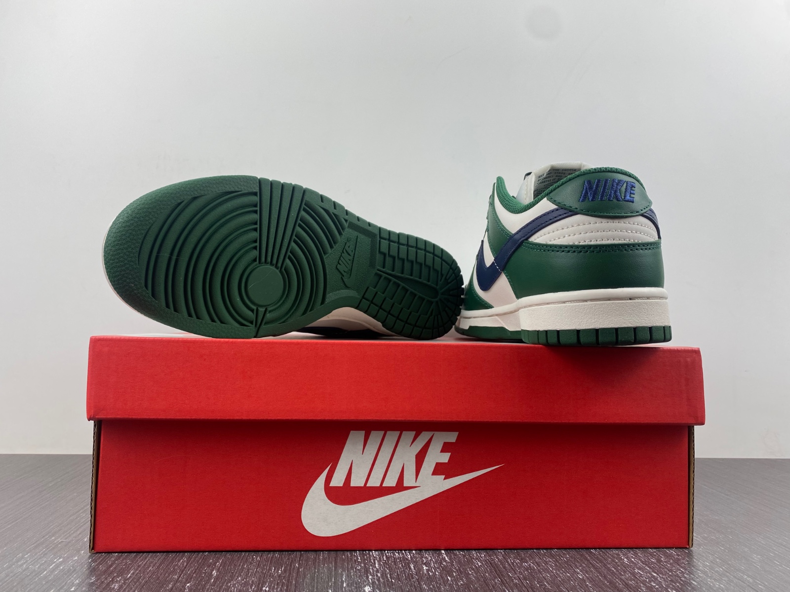 nike dunk low retro gorge green midnight navy dd1503-300