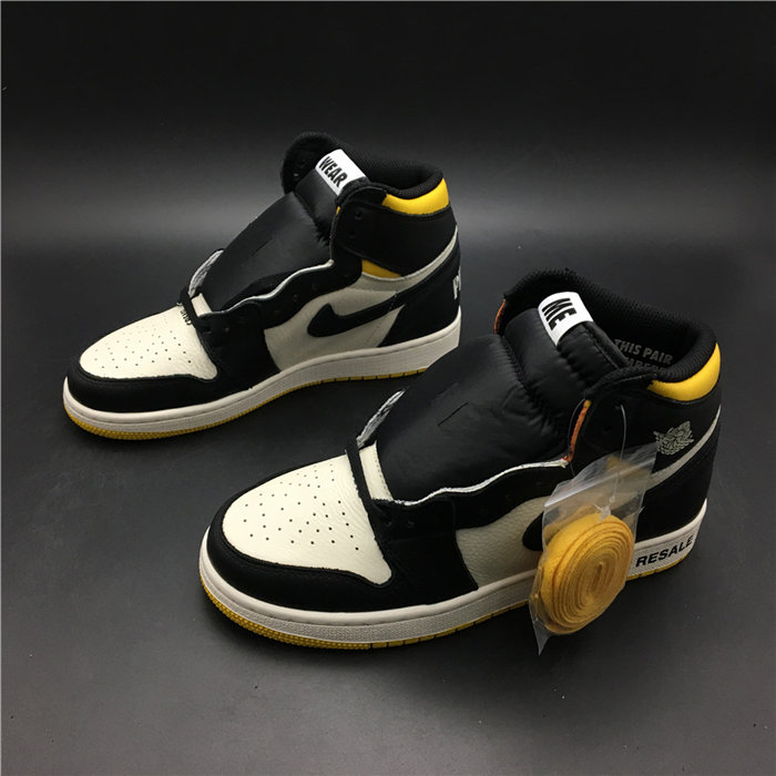 Jordan1 Retro Varsity Maize 861428-107