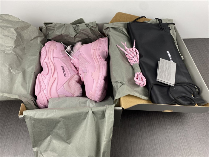 blcg triple s fake fur pink 668562 w3cq5 5000