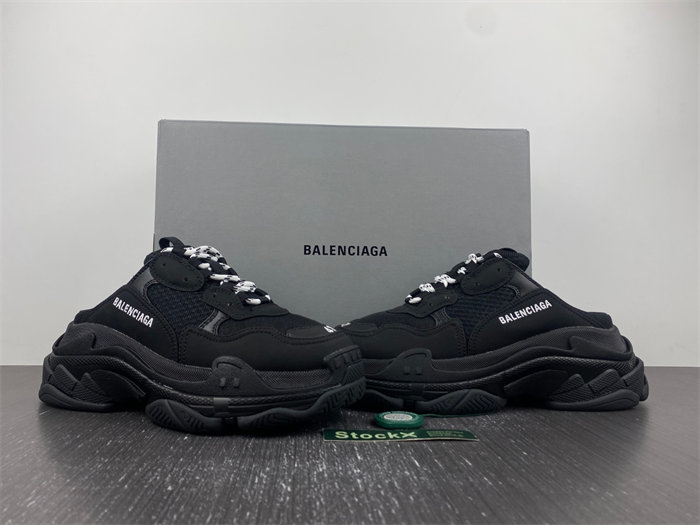 balenciaga triple s 755686 w3sm2 1000