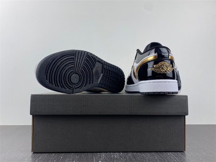 jordan 1 low se gold toe dr6970-071