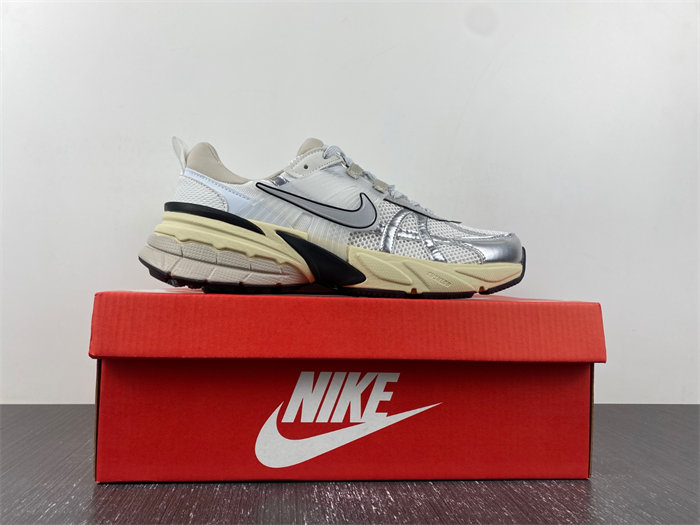 Nike V2K Run Summit White Metallic Silver FD0736-100