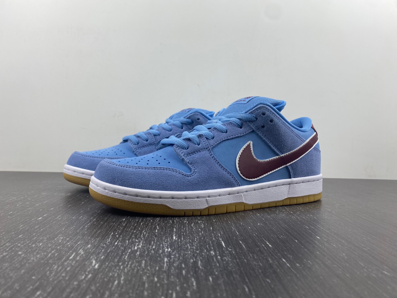 nike sb dunk low philadelphia phillies dq4040-400