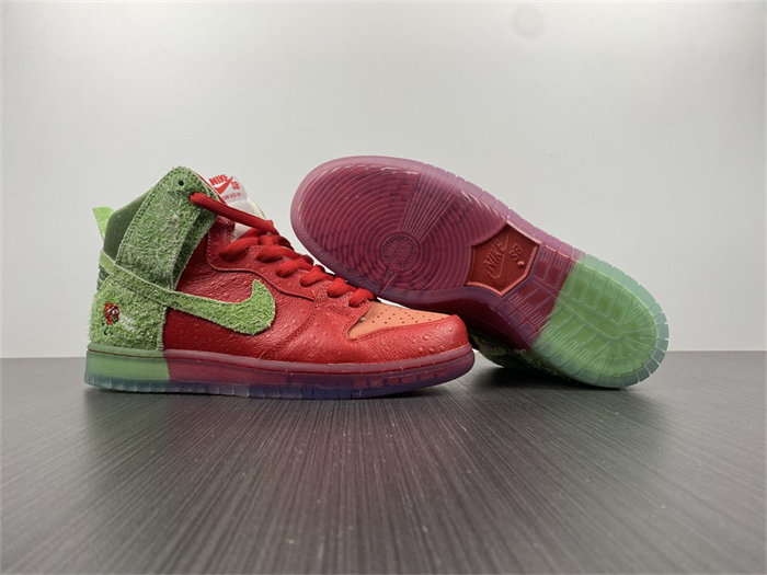 Nike SB Dunk High Strawberry Cough CW7093-600