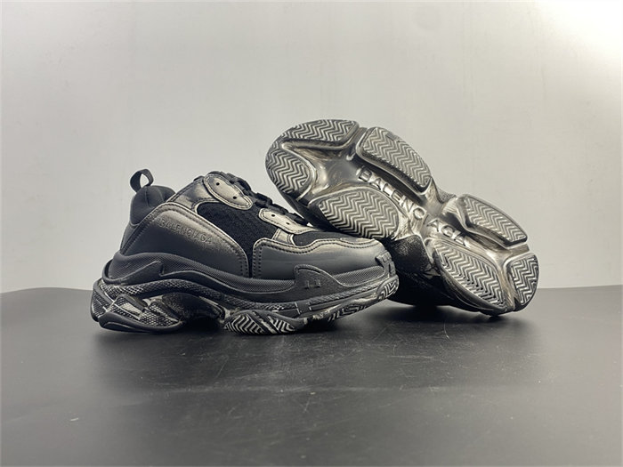 BLCG TRIPLE S CLEAR SOLE 524039 W03B5 9870