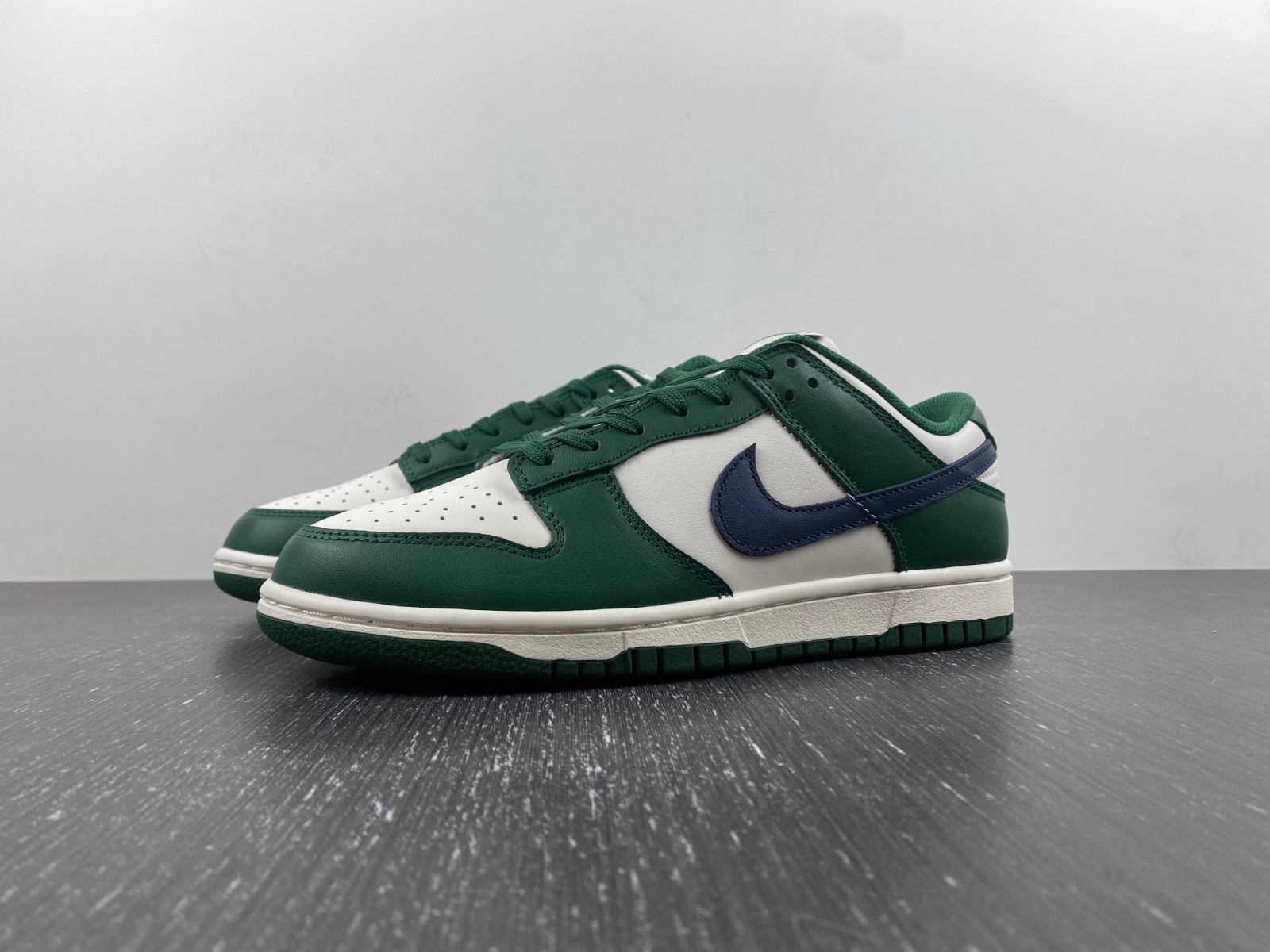 nike dunk low retro gorge green midnight navy dd1503-300