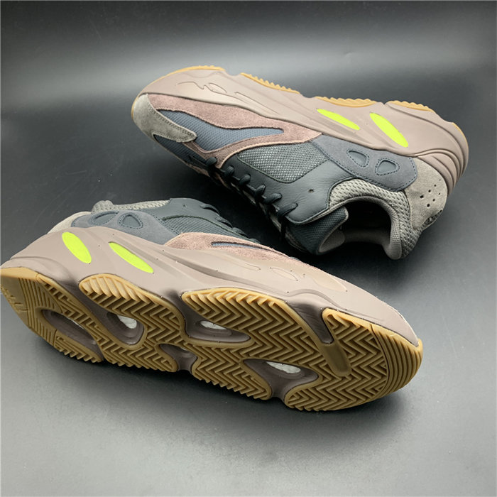 Yeezy Boost 700 Mauve EE9614