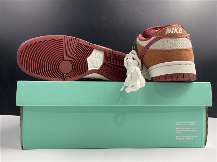 nike sb dunk low pro dark russet cedar bq6817-202