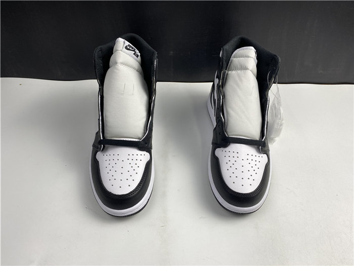 Jordan1 Retro Black White 555088-010