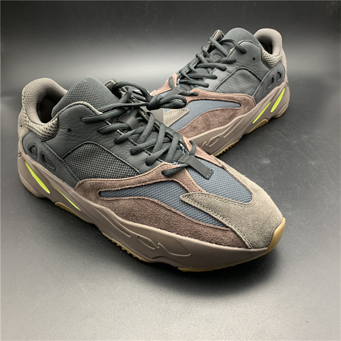 Yeezy Boost 700 Mauve EE9614