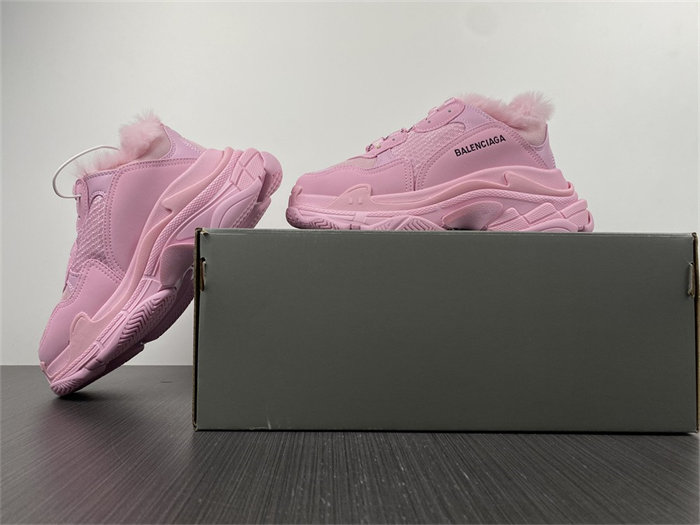 blcg triple s fake fur pink 668562 w3cq5 5000