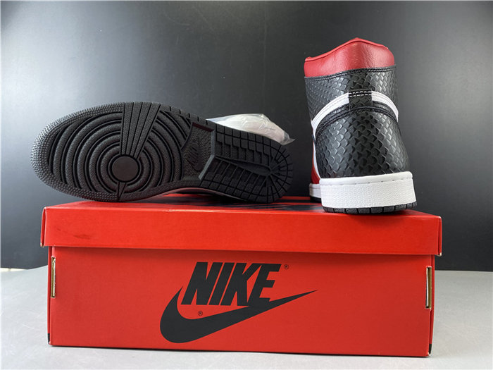 Jordan1 Retro Satin Snake Chicago CD0461-601