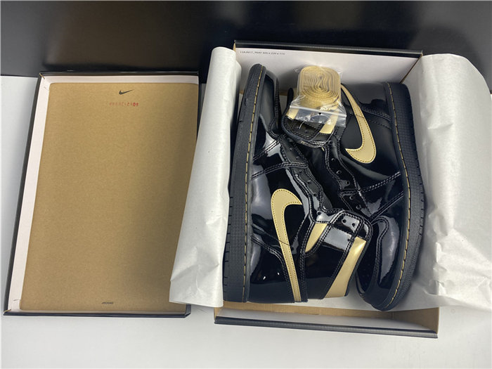 Jordan1 Retro Black Metallic Gold 555088-032