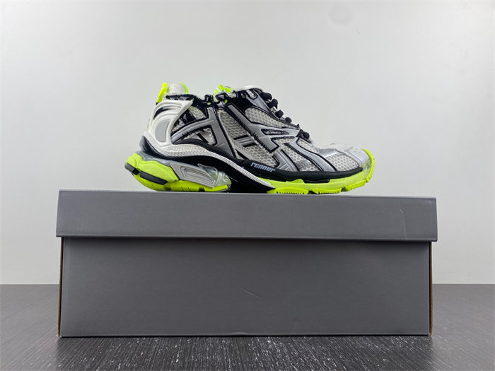 BALENCIAGA -Runner 677403 W3RBP 1093