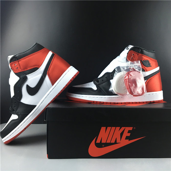 Jordan1 satin WMNS BLACK TOE CD0461-016