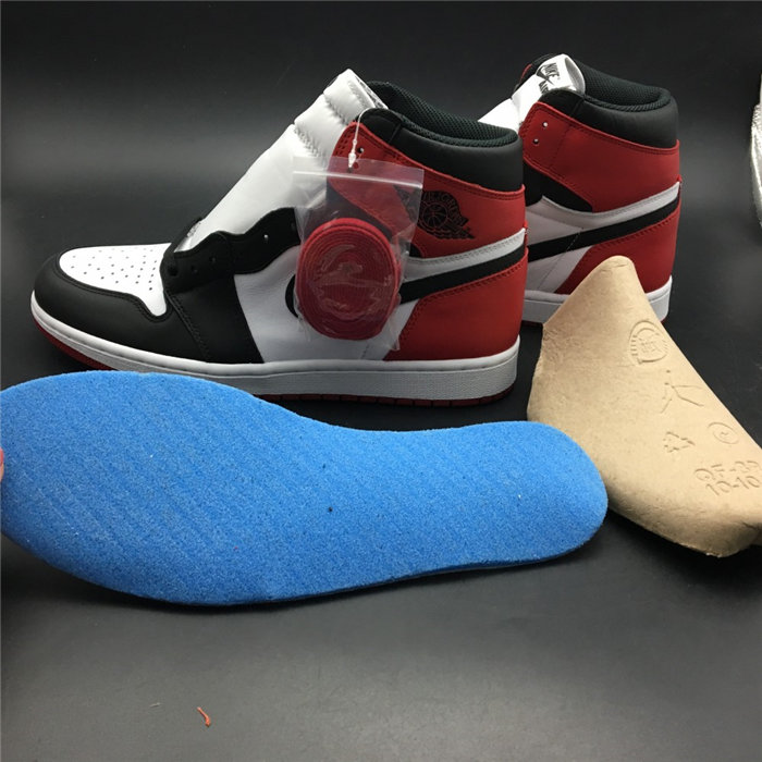 Jordan1 Retro Black Toe 555088-125