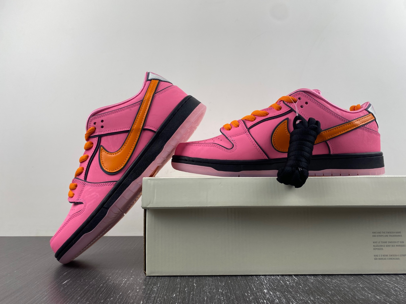 he powerpuff girls x nike sb dunk low “blossom”