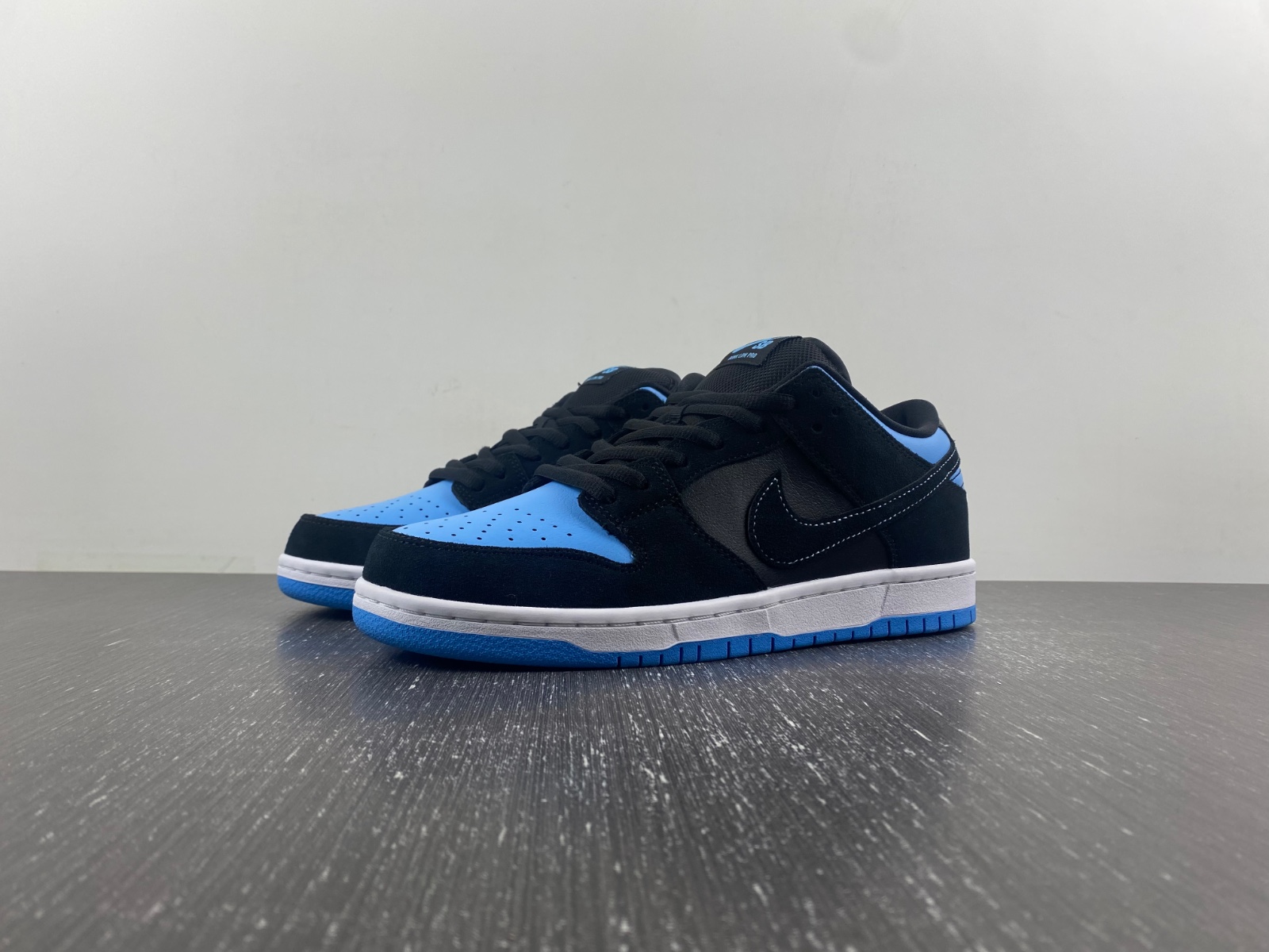 nike sb skateboard dunk low pro black