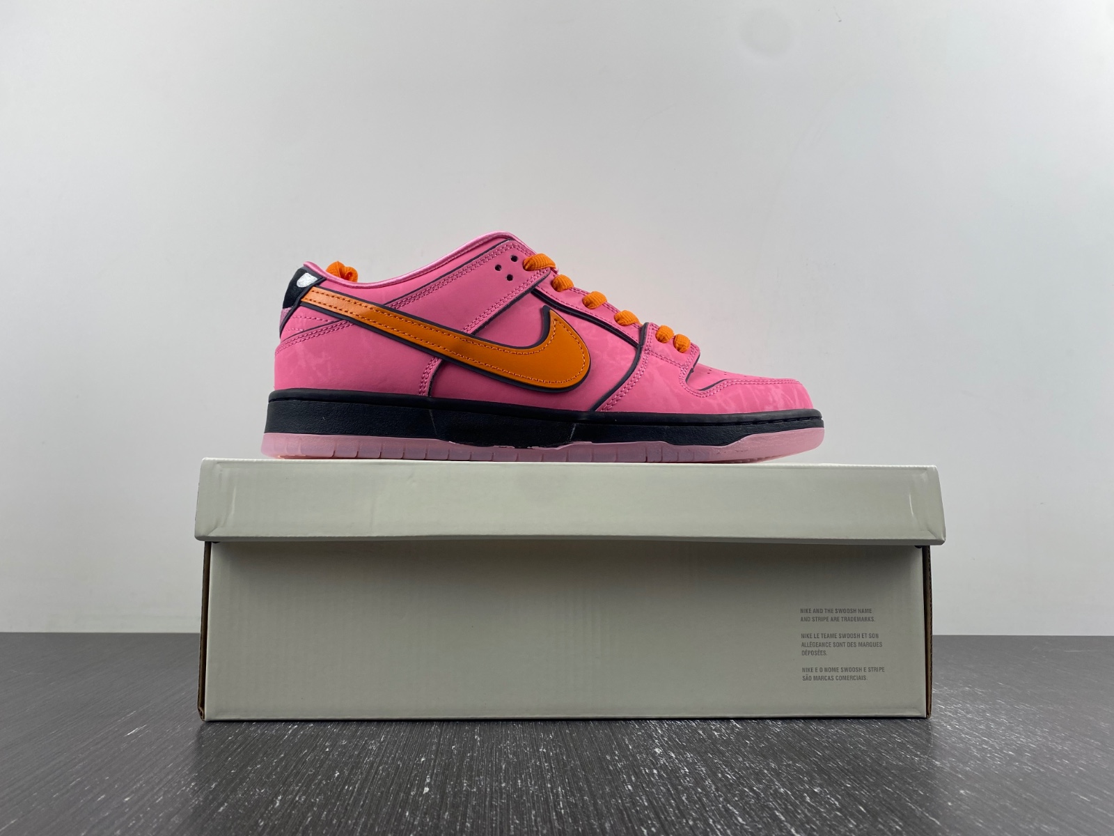 he powerpuff girls x nike sb dunk low “blossom”