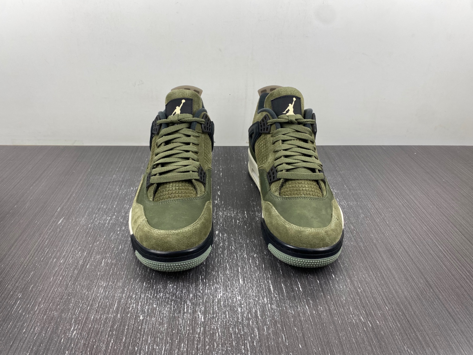 Air Jordan 4 Craft “Medium Olive”