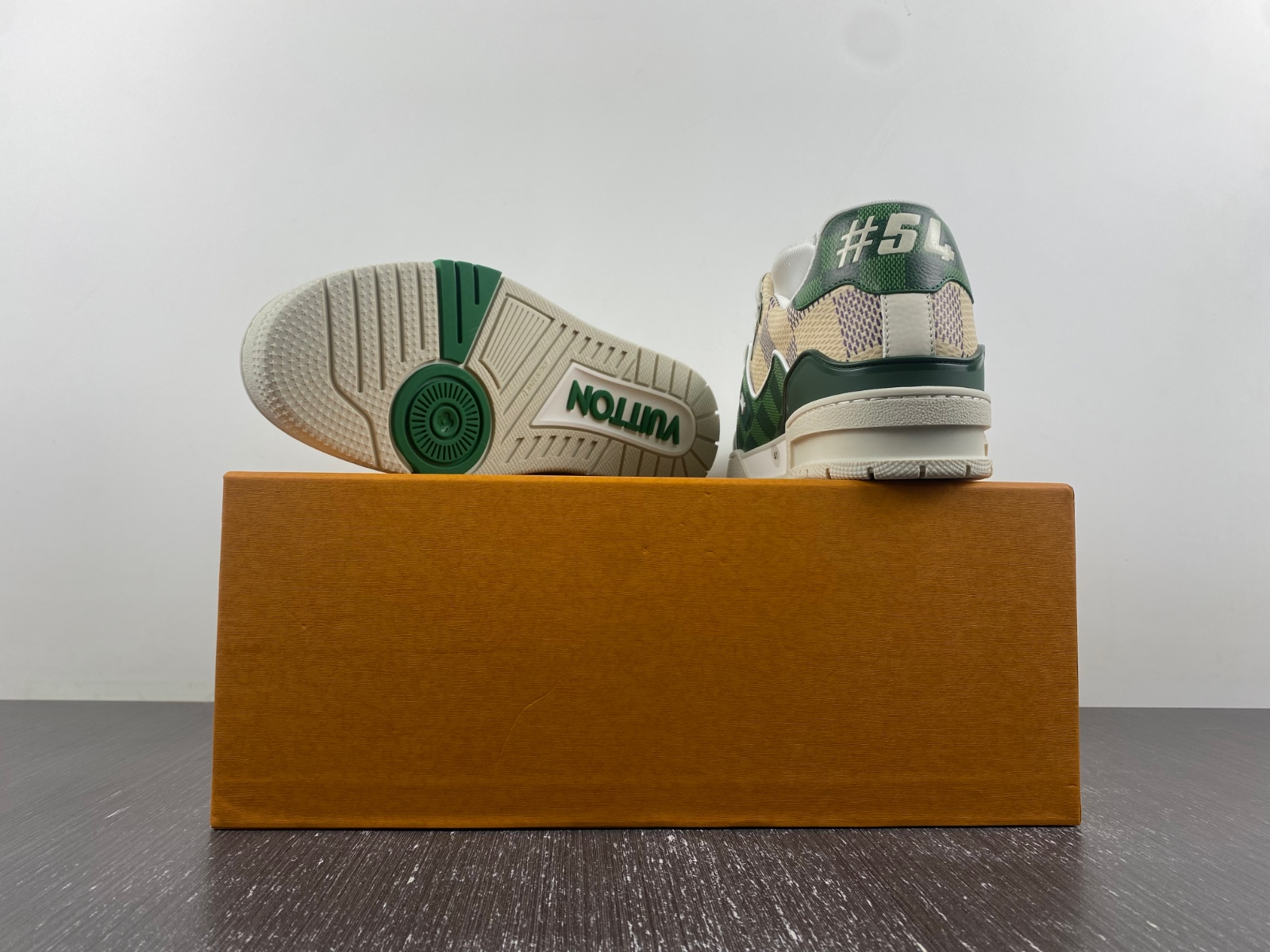 L**V Trainer # 54 New York restrictions White-green-gray checkered color