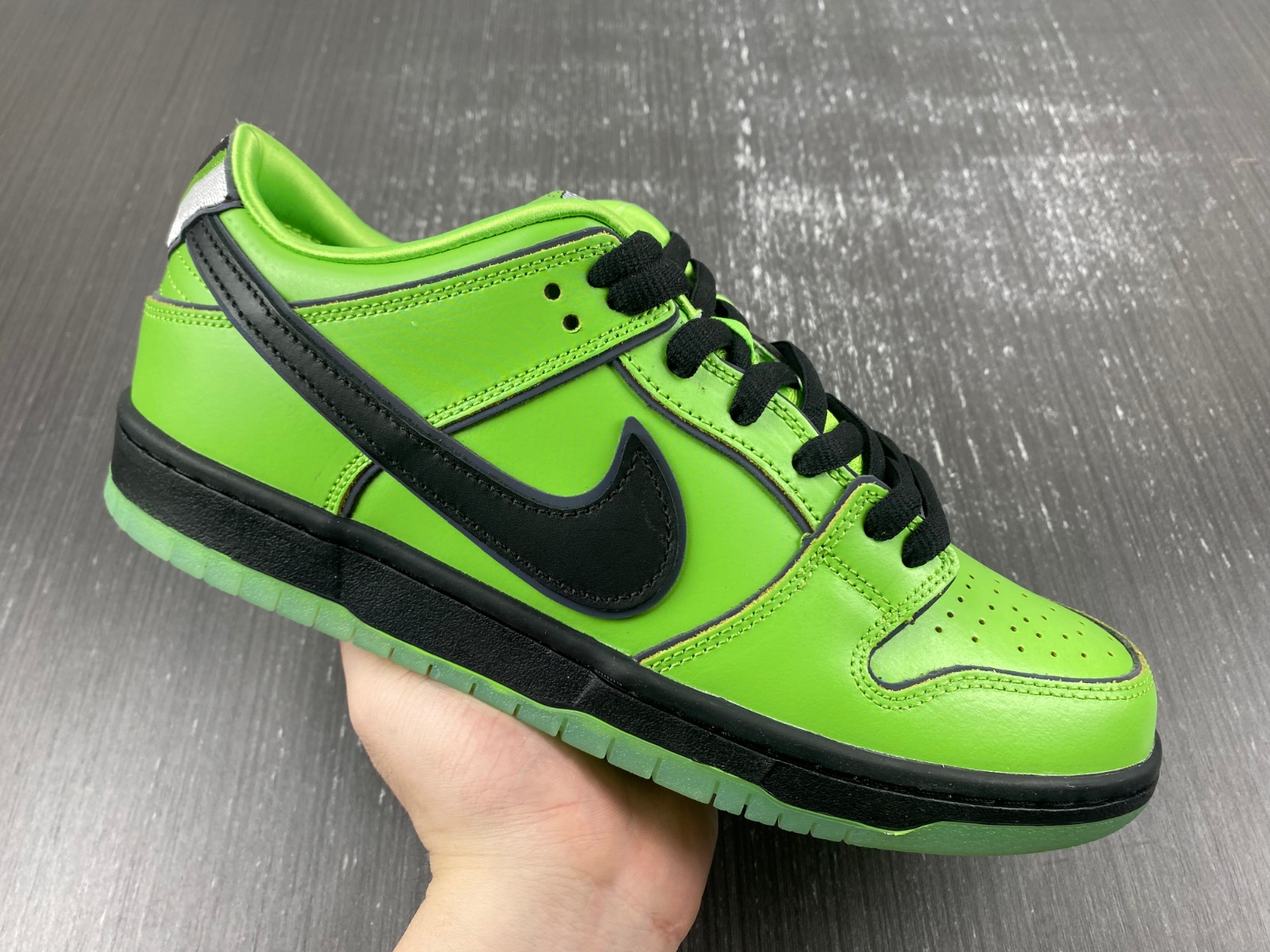 the powerpuff girls x nike sb dunk low