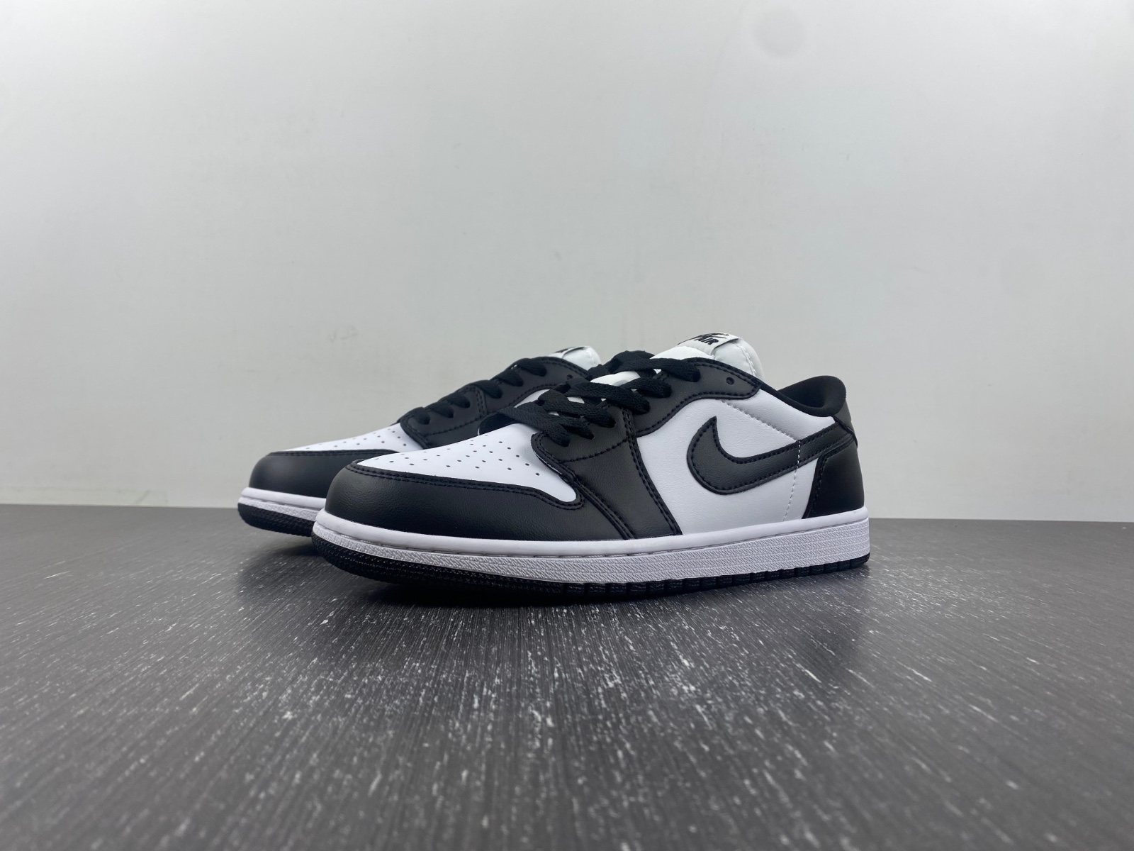 Air Jordan 1 Low OG “Black Toe”