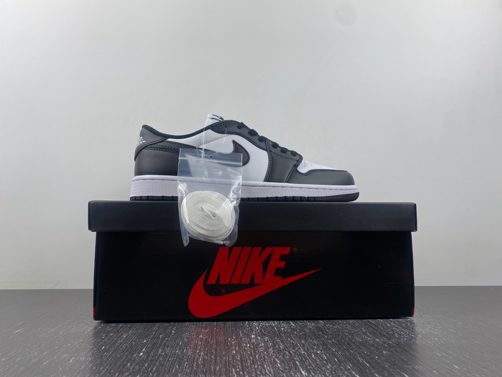 Air Jordan 1 Low OG “Black Toe”