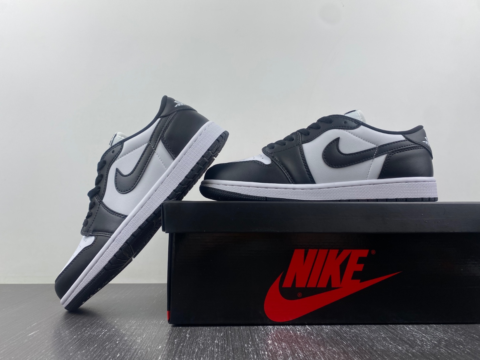 Air Jordan 1 Low OG “Black Toe”