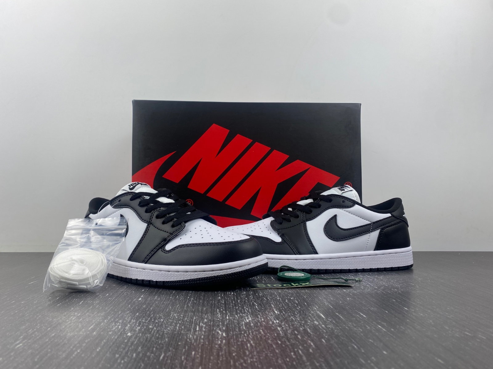 Air Jordan 1 Low OG “Black Toe”