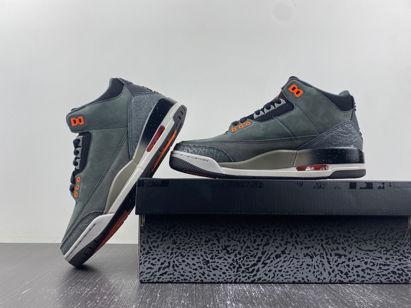 Air Jordan 3 “Fear”