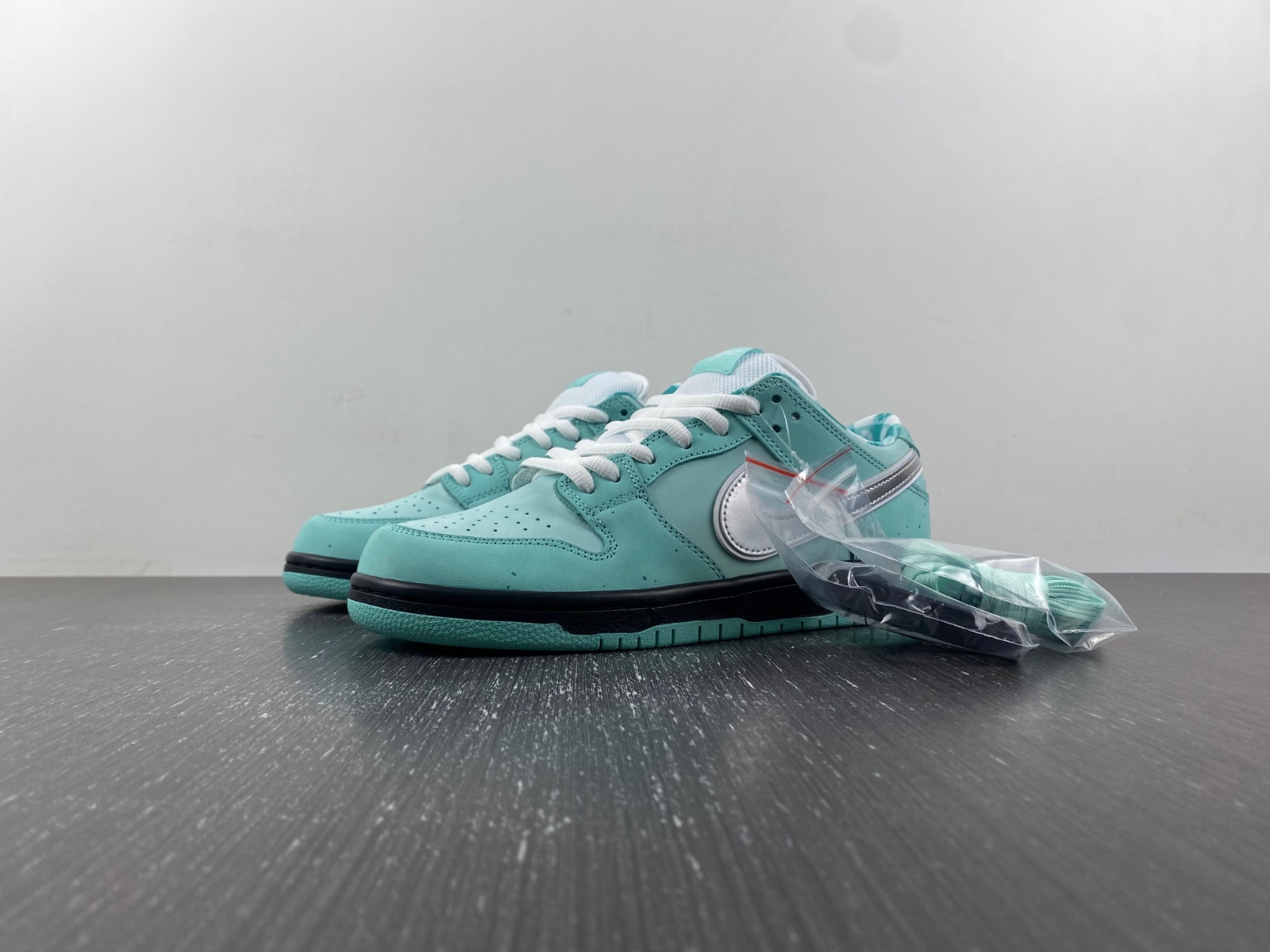 Concepts x TIFFANY CO. x Nike SB Dunk Low